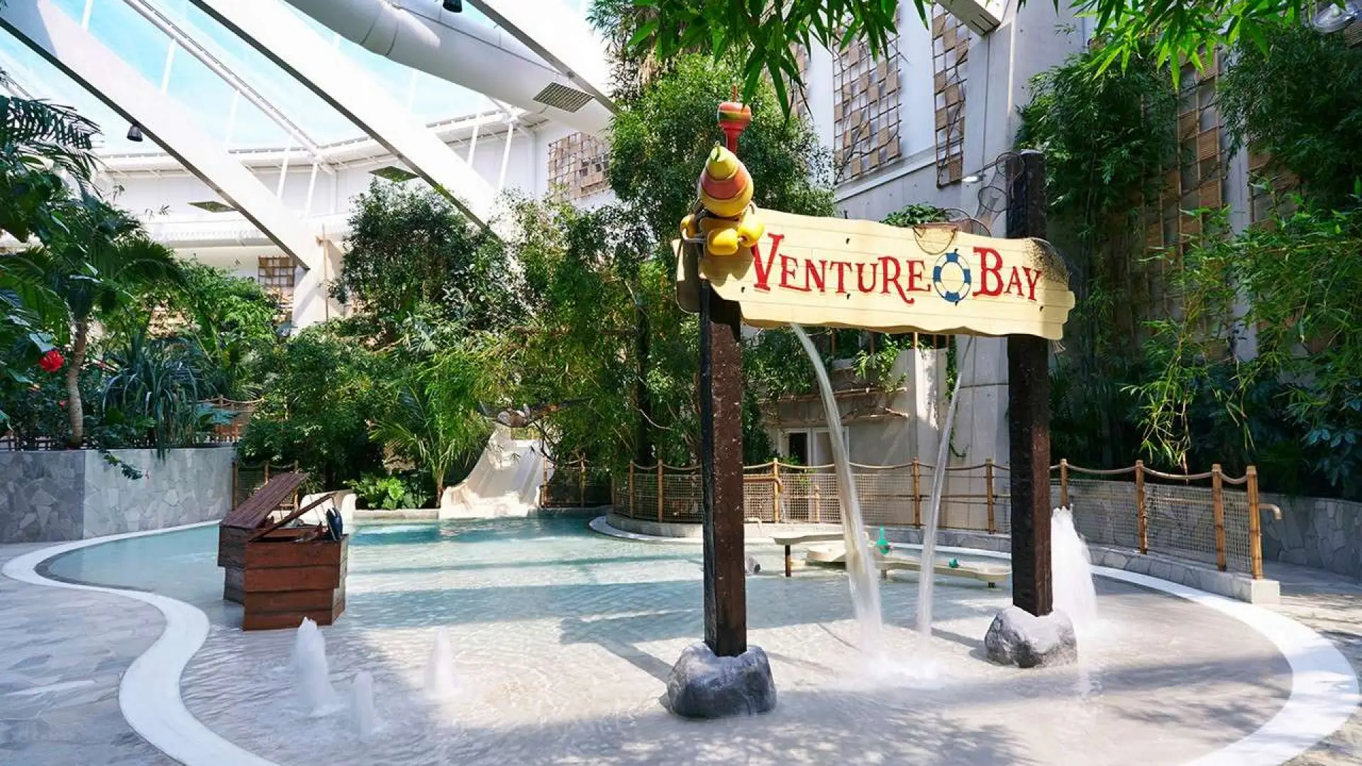 Children’s play area at Venture Bay in the Subtropical Swimming Paradise at Center Parcs in Longleat water park, featuring shallow pools, interactive fountains, and a tropical indoor setting.